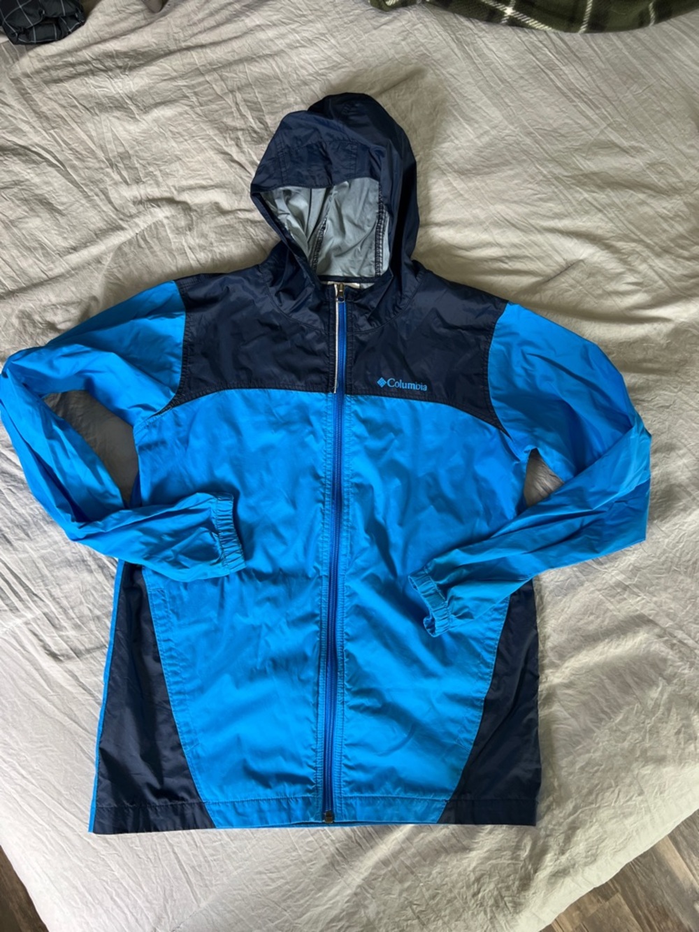 Columbia Bright Blue and Navy Hooded Packable Windbreaker